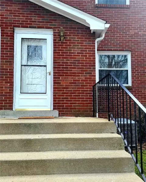 334 Moon Clinton Rd #B, Moon Twp, PA 15108