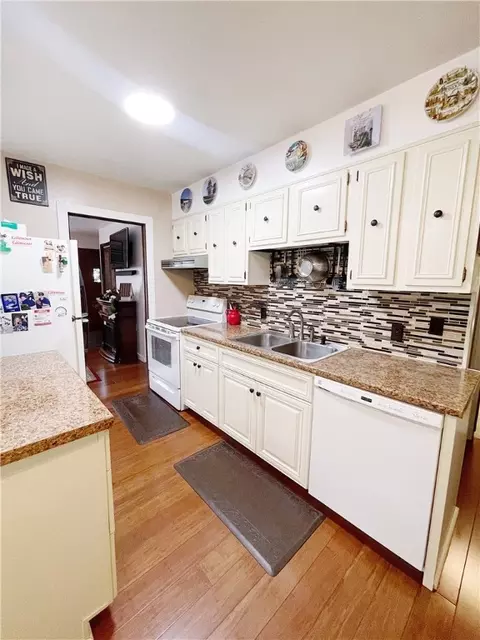 Kitchen - 2152 E Mud Pike, Berlin, PA 15530 photo 3 of 8