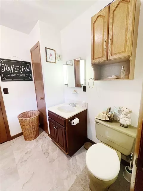 Bath - 2152 E Mud Pike, Berlin, PA 15530 photo 1 of 3