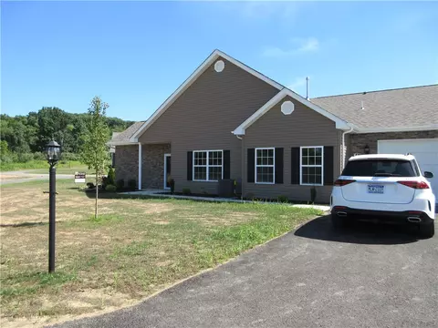170 Clearwater Dr, Ellwood City, PA 16117