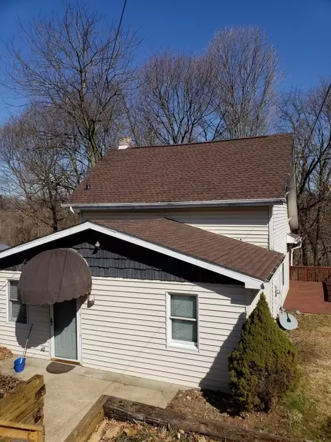1040 N Bluff Dr, New Kensington, PA 15068