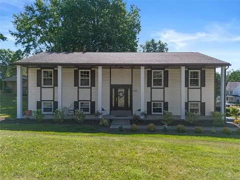 101 Cedar Ridge Dr, Monaca, PA 15061