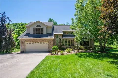 537 Mccombs Rd, Venetia, PA 15367