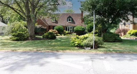 2265 Country Club Dr, Pittsburgh, PA 15241