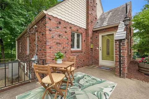 722 Jefferson Dr, Pittsburgh, PA 15229