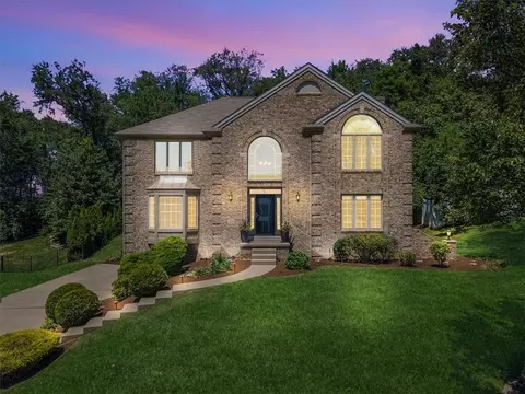 126 Field Club Dr W, Mckees Rocks, PA 15136