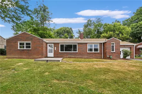 657 Rolling Green Dr, Bethel Park, PA 15102