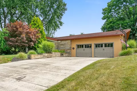 203 Hayeswold Dr, Coraopolis, PA 15108