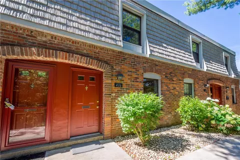 436 Country View Ct, Pittsburgh, PA 15205