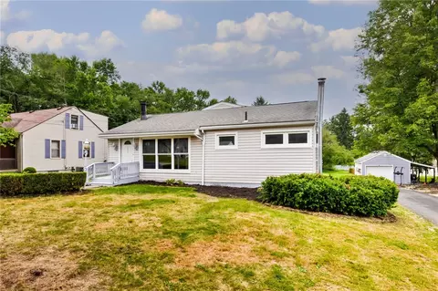 1023 Heinz Ave, Sharon, PA 16146