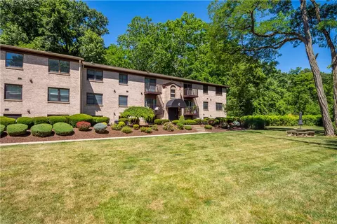 300 Gilkeson Rd #1C, Pittsburgh, PA 15228