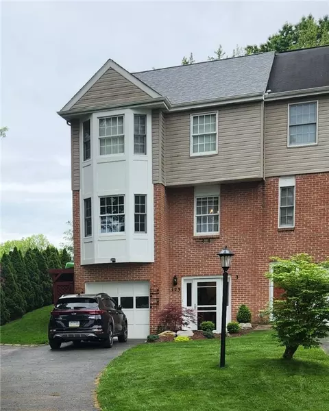 123 Meadowview Dr, Canonsburg, PA 15317