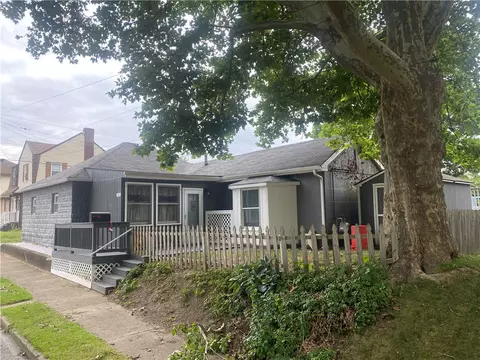 618 36th St, Beaver Falls, PA 15010