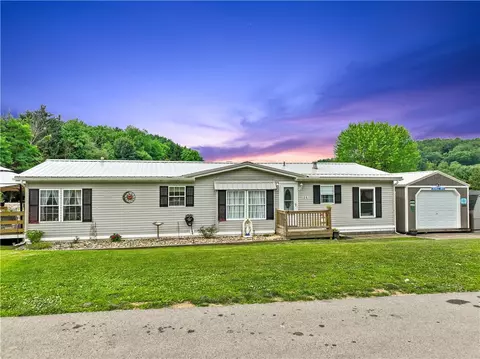 25 Hemlock Dr, Beaver Falls, PA 15010