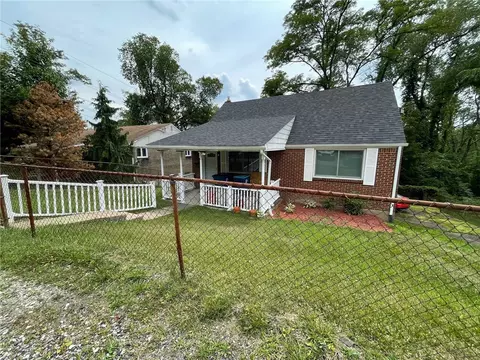 438 Parkridge Dr, Pittsburgh, PA 15235
