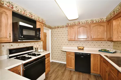 236 Pine Dr, Coraopolis, PA 15108 photo 10
