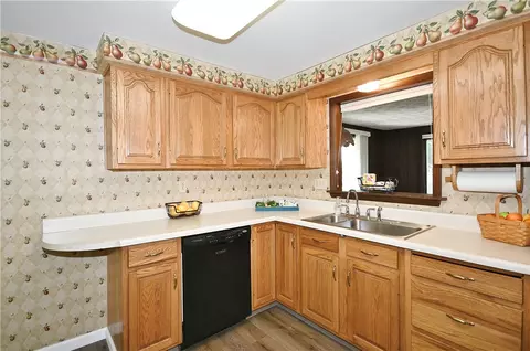 236 Pine Dr, Coraopolis, PA 15108 photo 12