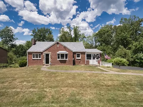 11831 North St, Irwin, PA 15642