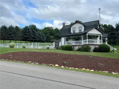 1214 Slate Point Rd, Vandergrift, PA 15690
