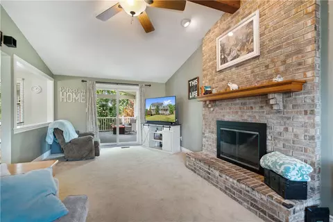 Living - 36 Janette Cir, Irwin, PA 15642 photo 2 of 3