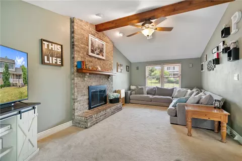 Living - 36 Janette Cir, Irwin, PA 15642 photo 1 of 3