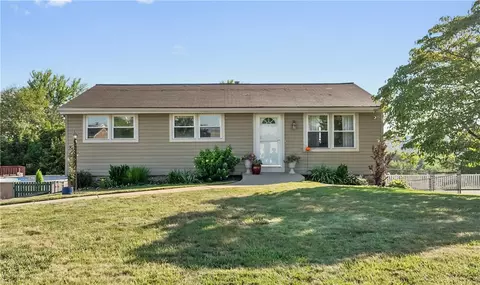 122 Scottsdale Dr, Coraopolis, PA 15108