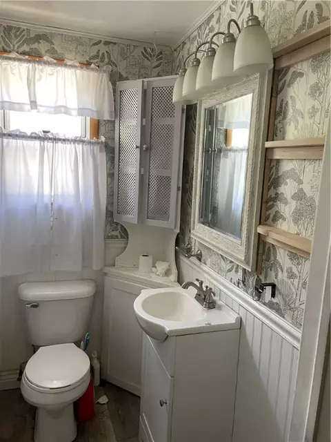 Bath - 1076 White Cloud Rd, Apollo, PA 15613 photo 1 of 2