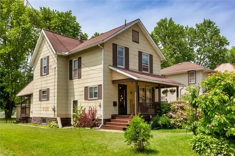 29 York St, Greenville, PA 16125