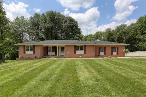 3413 Sylvane Dr, New Castle, PA 16105