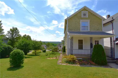 402 Wallis, Farrell, PA 16121