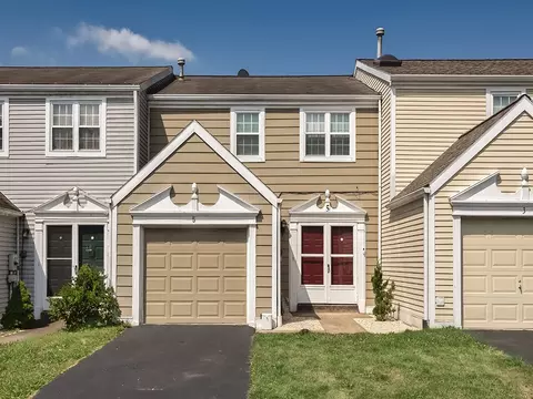 5 Gloucester Ct, Oakmont, PA 15139