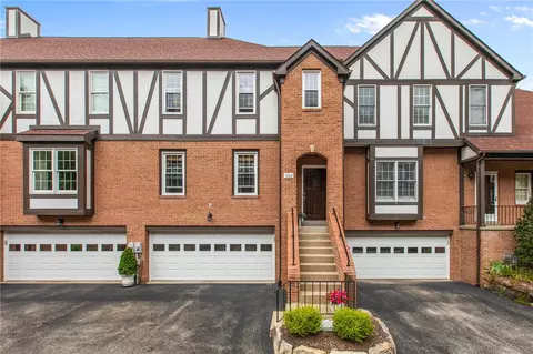 304 Kingsberry Cir, Pittsburgh, PA 15234
