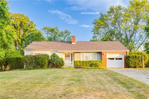 409 Vineyard Dr, Gibsonia, PA 15044