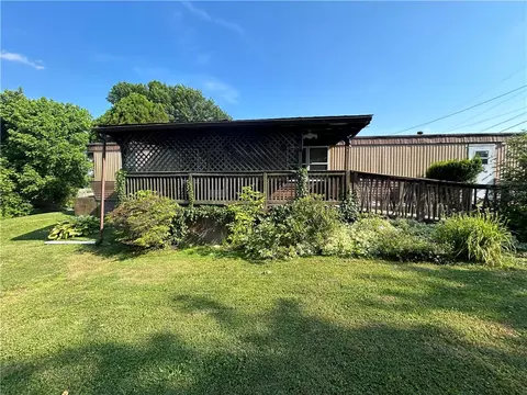 6 Justice Ln, Masontown, PA 15461
