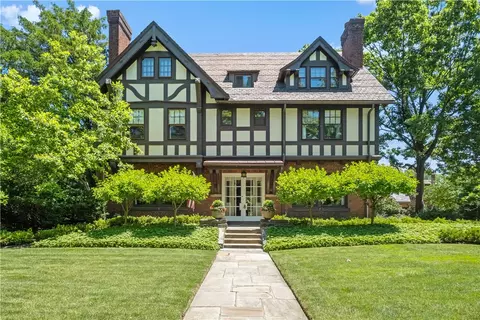 18 W Woodland Rd, Pittsburgh, PA 15232