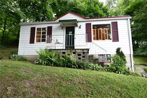 600 Ellwood Ave, Ellwood City, PA 16117