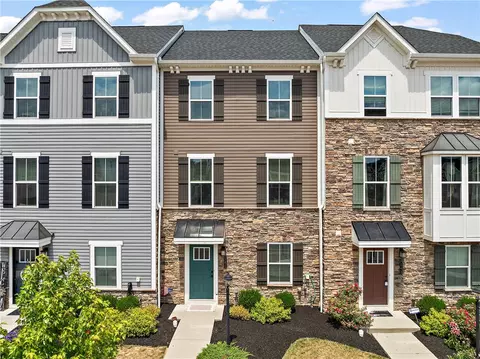 141 Bucktail Dr, Cranberry Township, PA 16066