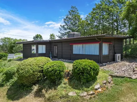 1143 Altman Rd, Jeannette, PA 15644