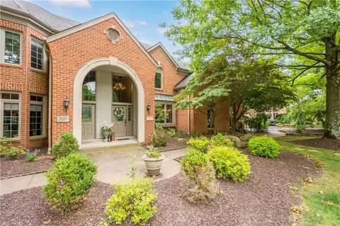 210 Glen Abbey Ct, Presto, PA 15142