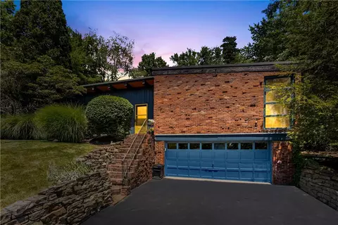 1611 Upper Saint Clair Dr, Pittsburgh, PA 15241