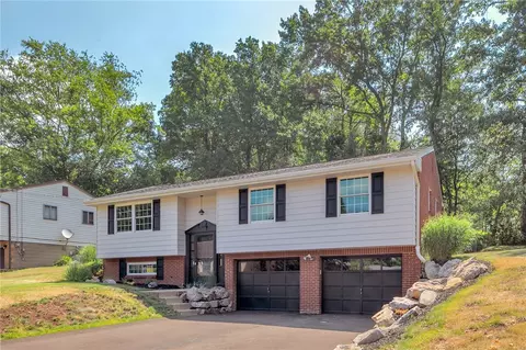 671 Harborview Dr, Pittsburgh, PA 15239