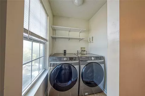 110 Lockheed Dr, Coraopolis, PA 15108 photo 7