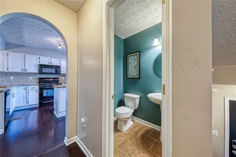 110 Lockheed Dr, Coraopolis, PA 15108 photo 12