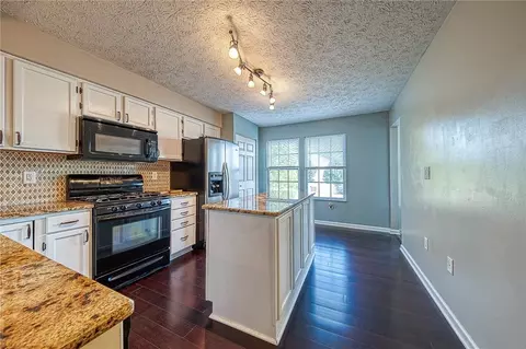110 Lockheed Dr, Coraopolis, PA 15108 photo 4