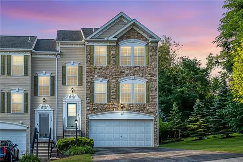 110 Lockheed Dr, Coraopolis, PA 15108