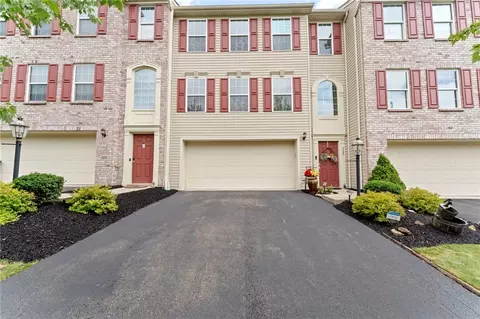 325 Maple Ridge Dr, Canonsburg, PA 15317
