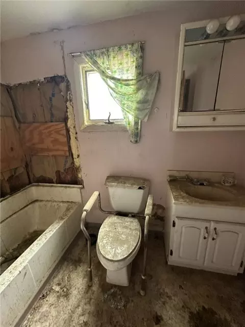 Bath - 900-909 Lee Ave, Farrell, PA 16121 photo 1 of 2