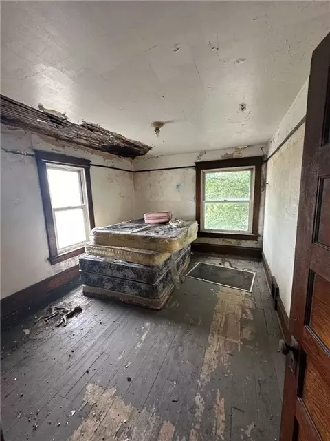 Bedroom - 900-909 Lee Ave, Farrell, PA 16121 photo 3 of 3