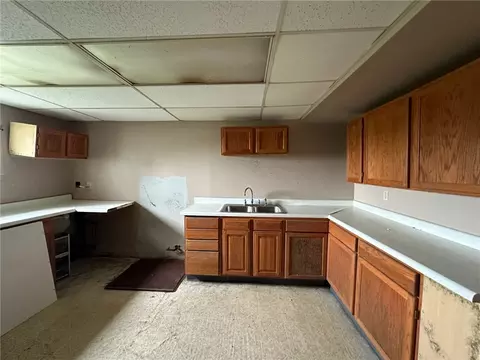 Kitchen - 900-909 Lee Ave, Farrell, PA 16121 photo 1 of 2
