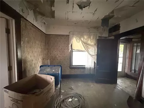 Entry Way - 900-909 Lee Ave, Farrell, PA 16121 photo 2 of 4